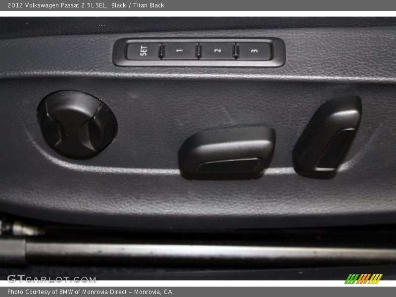 Black / Titan Black 2012 Volkswagen Passat 2.5L SEL