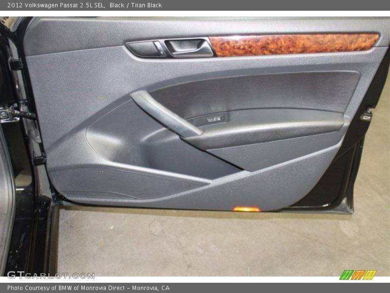 Black / Titan Black 2012 Volkswagen Passat 2.5L SEL