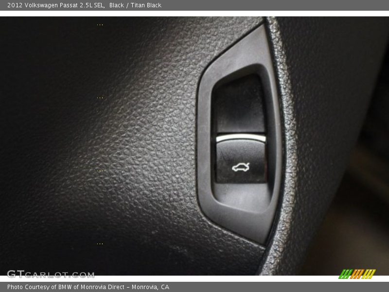 Black / Titan Black 2012 Volkswagen Passat 2.5L SEL