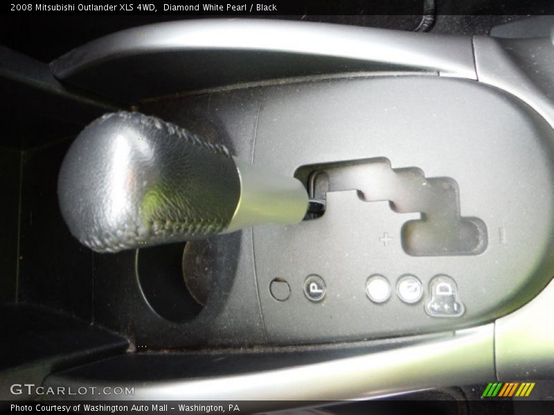 Diamond White Pearl / Black 2008 Mitsubishi Outlander XLS 4WD