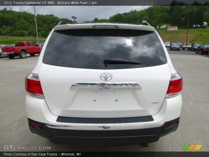 Blizzard White Pearl / Ash 2012 Toyota Highlander V6 4WD