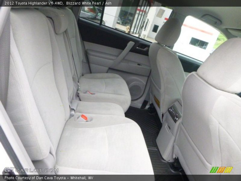 Blizzard White Pearl / Ash 2012 Toyota Highlander V6 4WD