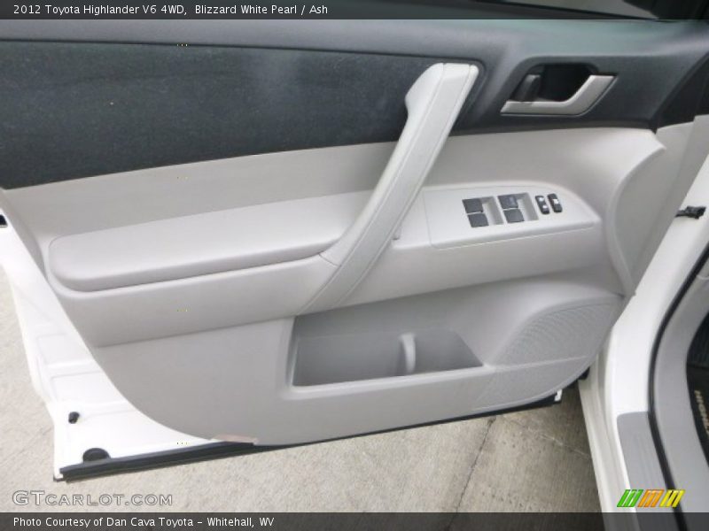 Blizzard White Pearl / Ash 2012 Toyota Highlander V6 4WD