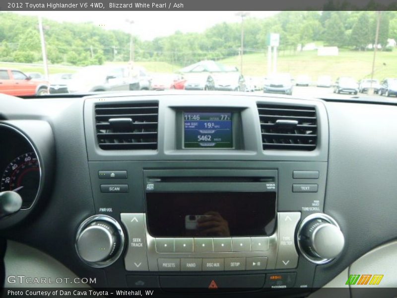 Blizzard White Pearl / Ash 2012 Toyota Highlander V6 4WD