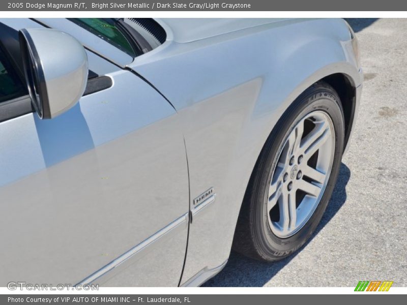 Bright Silver Metallic / Dark Slate Gray/Light Graystone 2005 Dodge Magnum R/T