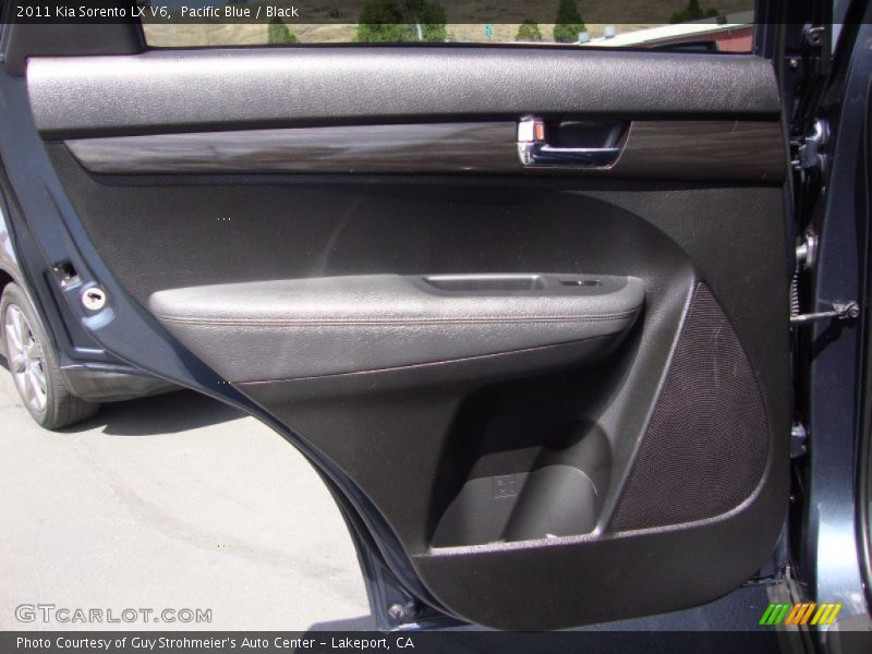 Pacific Blue / Black 2011 Kia Sorento LX V6