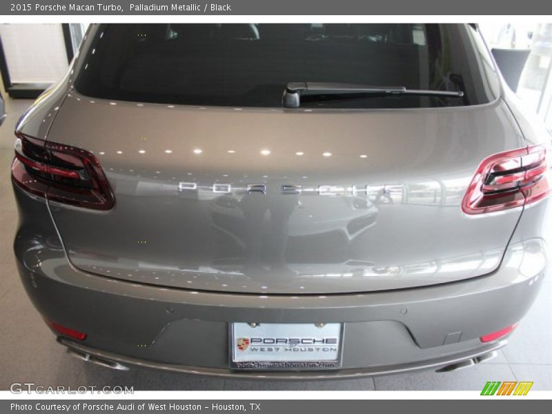 Palladium Metallic / Black 2015 Porsche Macan Turbo