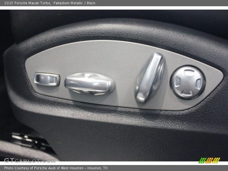 Palladium Metallic / Black 2015 Porsche Macan Turbo