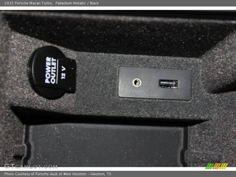 Palladium Metallic / Black 2015 Porsche Macan Turbo