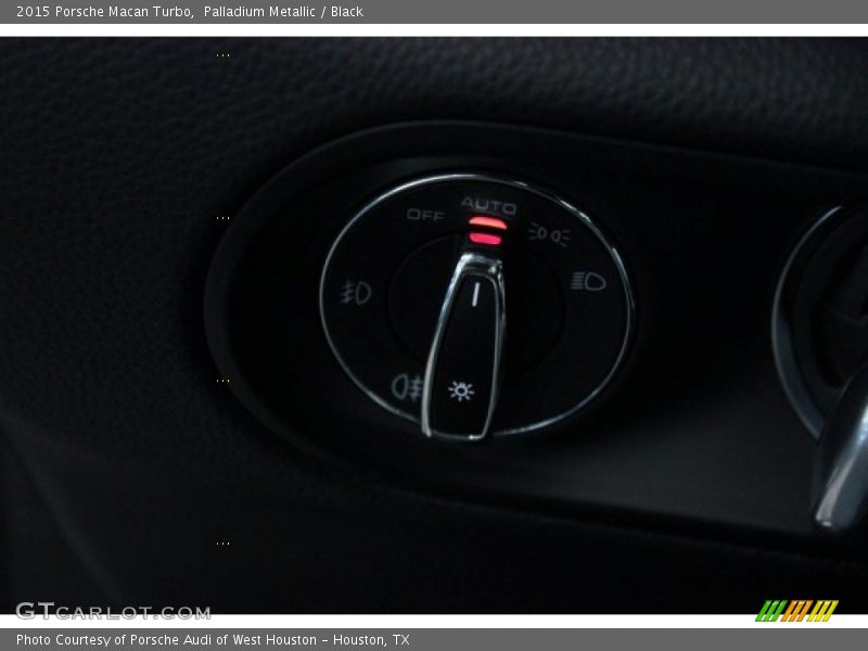 Palladium Metallic / Black 2015 Porsche Macan Turbo