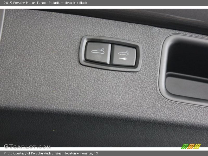 Palladium Metallic / Black 2015 Porsche Macan Turbo