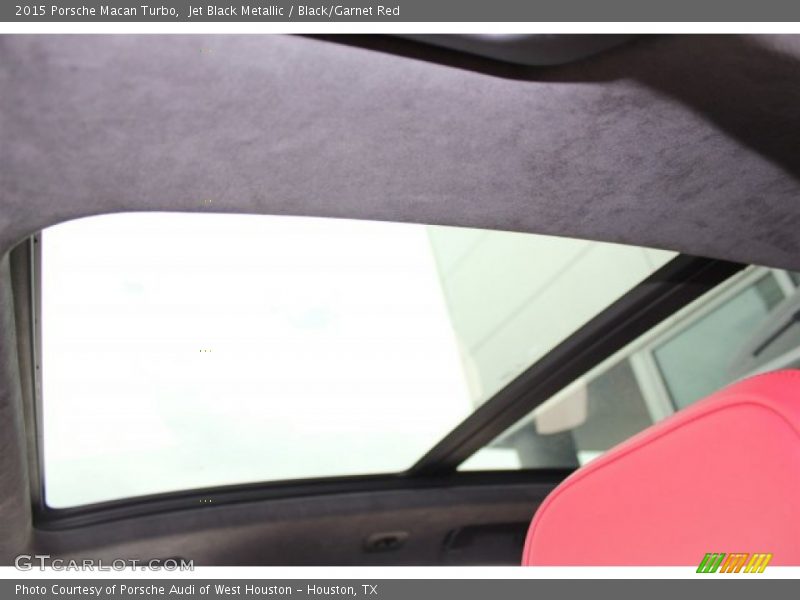 Sunroof of 2015 Macan Turbo