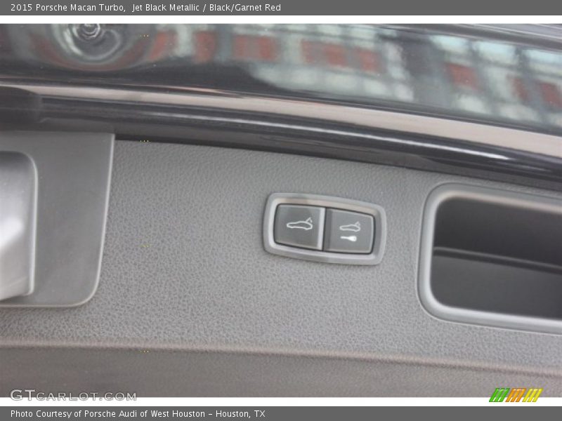 Jet Black Metallic / Black/Garnet Red 2015 Porsche Macan Turbo