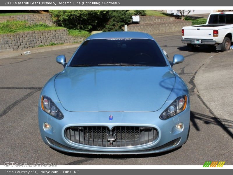 Argento Luna (Light Blue) / Bordeaux 2010 Maserati GranTurismo S