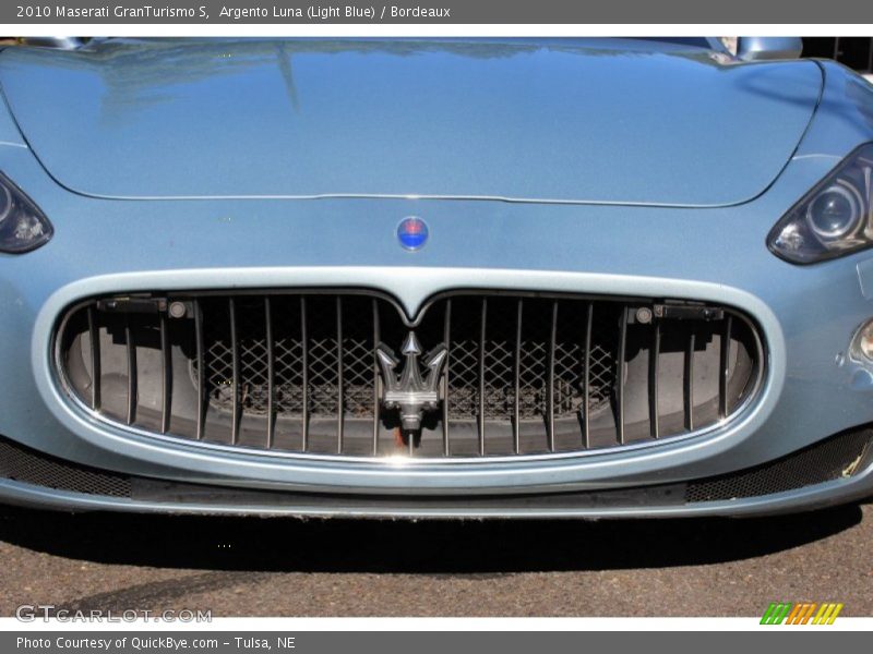 Argento Luna (Light Blue) / Bordeaux 2010 Maserati GranTurismo S