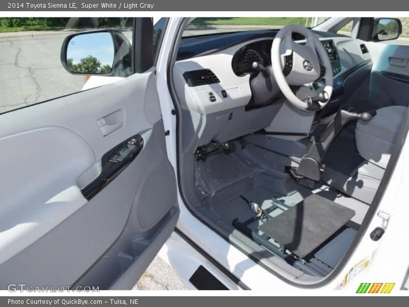 Super White / Light Gray 2014 Toyota Sienna LE