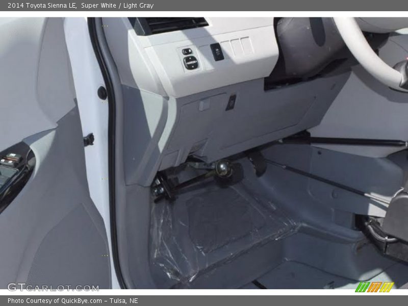 Super White / Light Gray 2014 Toyota Sienna LE