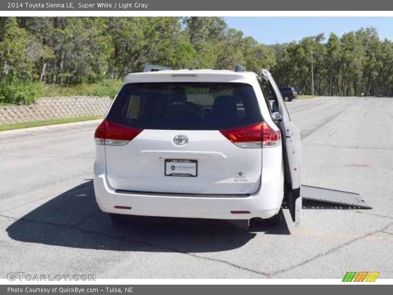 Super White / Light Gray 2014 Toyota Sienna LE