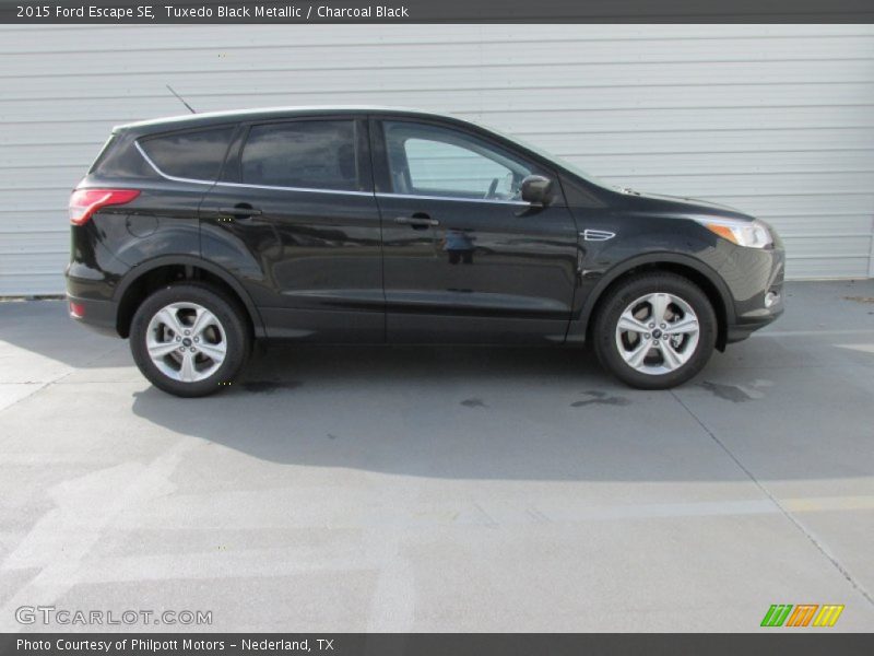 Tuxedo Black Metallic / Charcoal Black 2015 Ford Escape SE