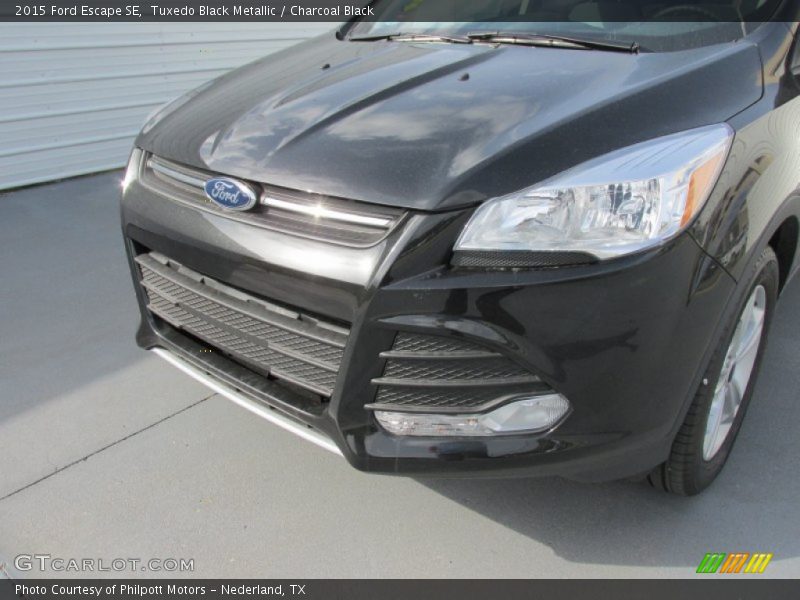 Tuxedo Black Metallic / Charcoal Black 2015 Ford Escape SE