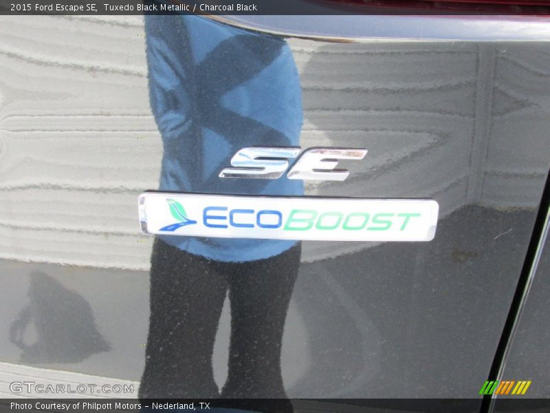 Tuxedo Black Metallic / Charcoal Black 2015 Ford Escape SE