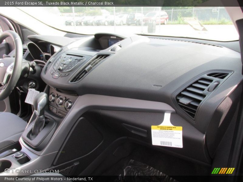 Tuxedo Black Metallic / Charcoal Black 2015 Ford Escape SE