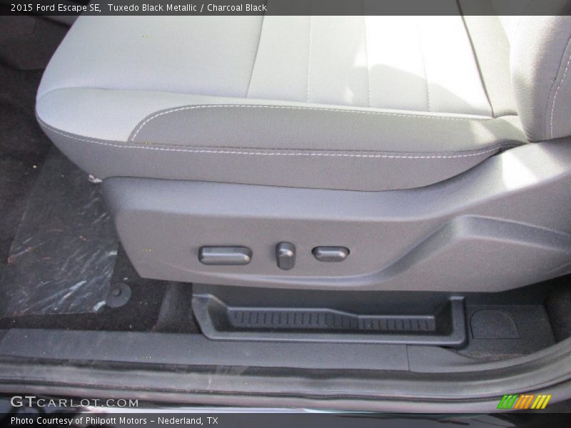 Tuxedo Black Metallic / Charcoal Black 2015 Ford Escape SE