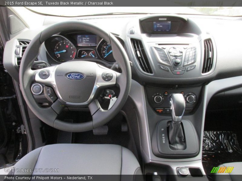 Tuxedo Black Metallic / Charcoal Black 2015 Ford Escape SE