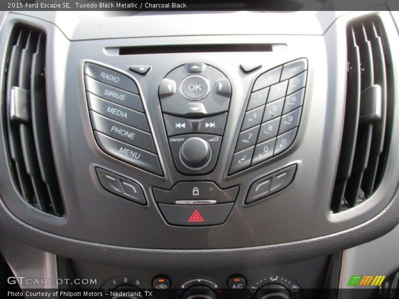 Tuxedo Black Metallic / Charcoal Black 2015 Ford Escape SE