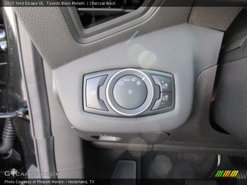Tuxedo Black Metallic / Charcoal Black 2015 Ford Escape SE