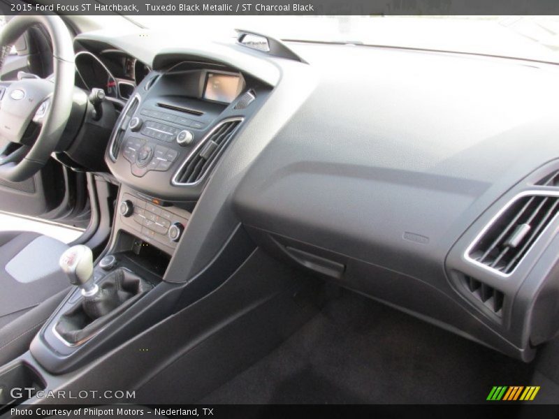 Dashboard of 2015 Focus ST Hatchback