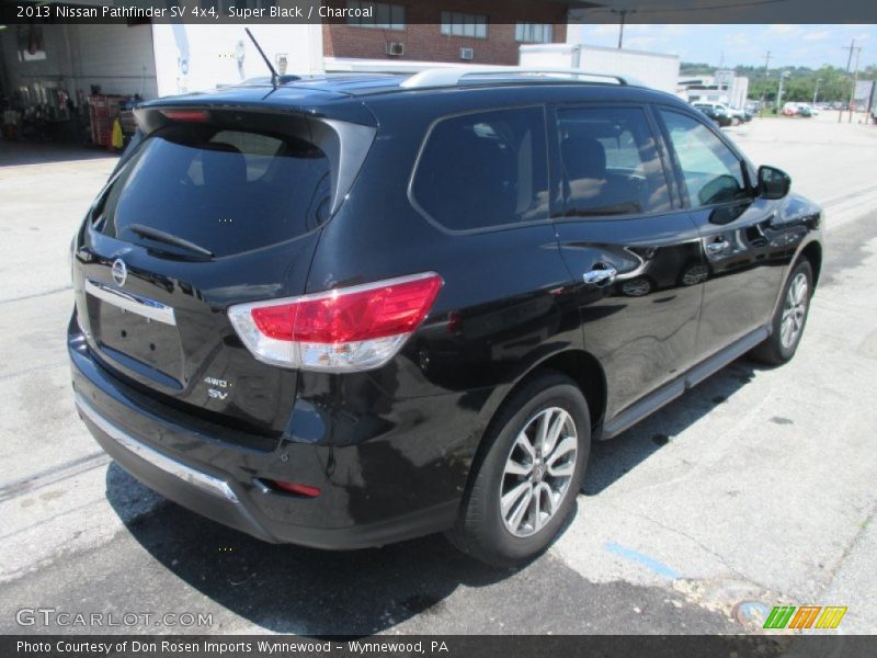 Super Black / Charcoal 2013 Nissan Pathfinder SV 4x4