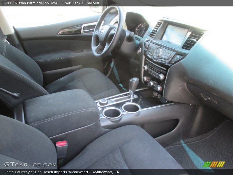Super Black / Charcoal 2013 Nissan Pathfinder SV 4x4