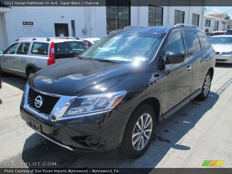 Super Black / Charcoal 2013 Nissan Pathfinder SV 4x4