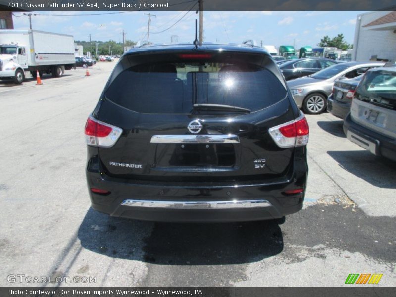 Super Black / Charcoal 2013 Nissan Pathfinder SV 4x4