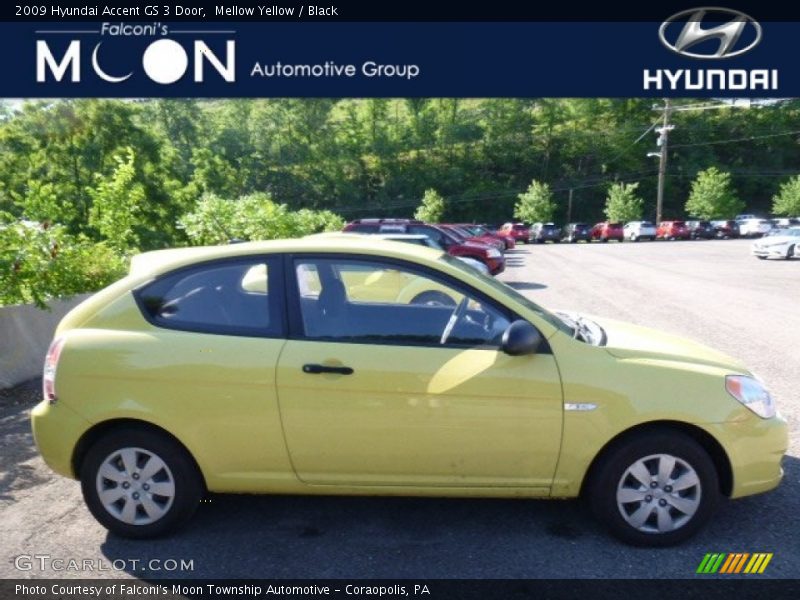 Mellow Yellow / Black 2009 Hyundai Accent GS 3 Door