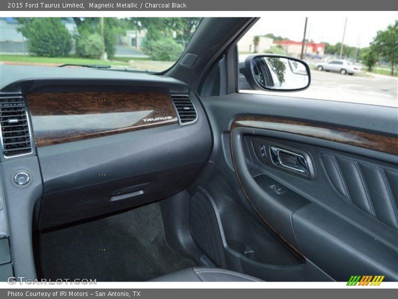 Magnetic Metallic / Charcoal Black 2015 Ford Taurus Limited