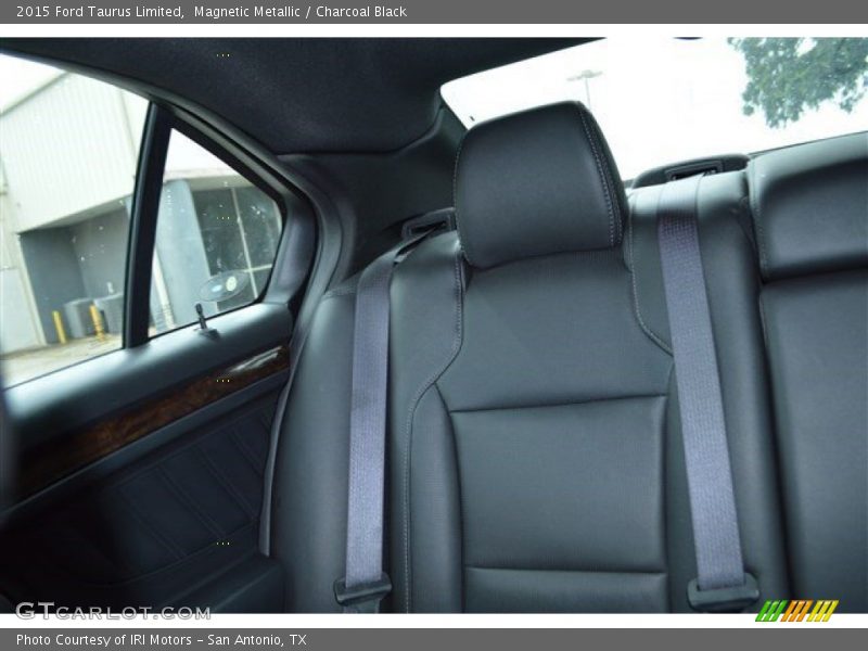 Magnetic Metallic / Charcoal Black 2015 Ford Taurus Limited