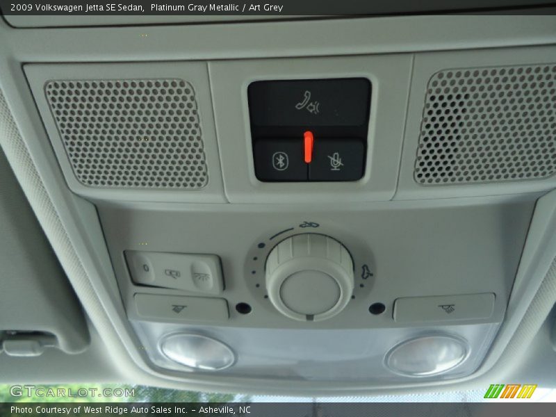 Controls of 2009 Jetta SE Sedan