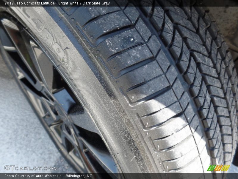 Bright White / Dark Slate Gray 2012 Jeep Compass Latitude