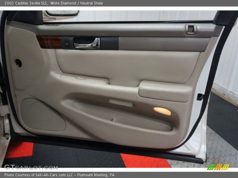 White Diamond / Neutral Shale 2002 Cadillac Seville SLS