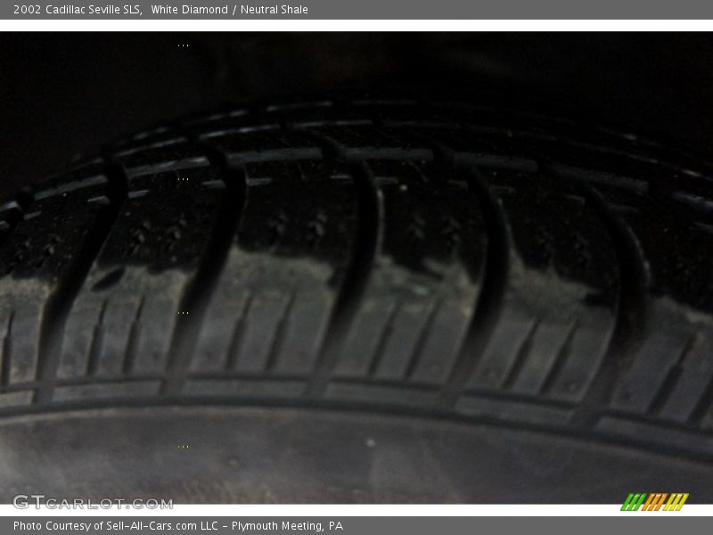 White Diamond / Neutral Shale 2002 Cadillac Seville SLS