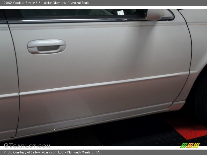 White Diamond / Neutral Shale 2002 Cadillac Seville SLS