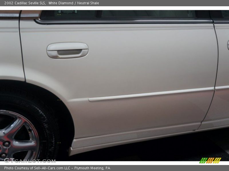 White Diamond / Neutral Shale 2002 Cadillac Seville SLS