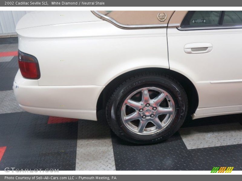 White Diamond / Neutral Shale 2002 Cadillac Seville SLS
