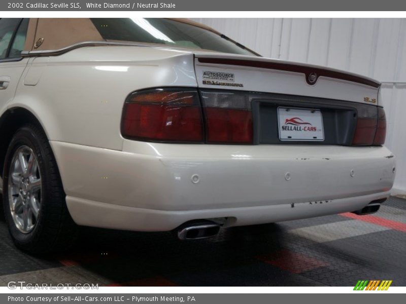 White Diamond / Neutral Shale 2002 Cadillac Seville SLS