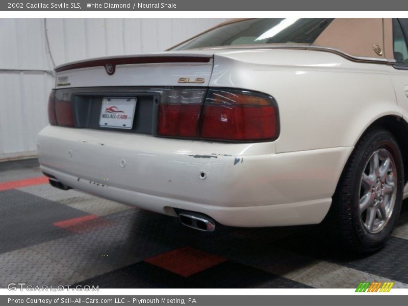 White Diamond / Neutral Shale 2002 Cadillac Seville SLS