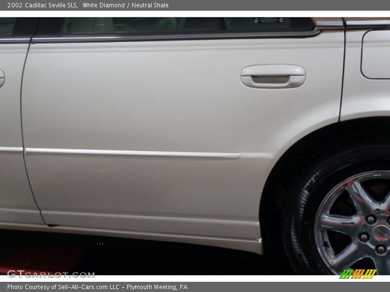White Diamond / Neutral Shale 2002 Cadillac Seville SLS