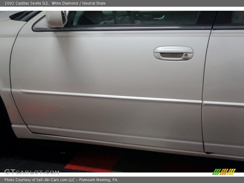 White Diamond / Neutral Shale 2002 Cadillac Seville SLS
