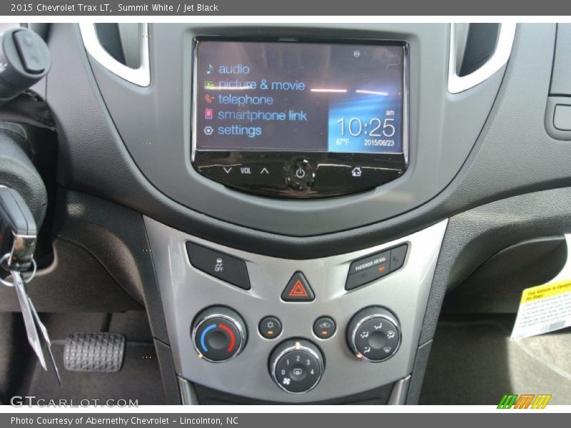 Summit White / Jet Black 2015 Chevrolet Trax LT
